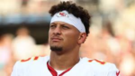 Patrick Mahomes, the star quarterback of the Kansas City Chiefs, was recently injured during "Monday Night Football" against the Tampa Bay Buccaneers. The incident worried everyone, but Mahomes showed his courage and dedication and returned to the field shortly after. Despite this injury, his playing morale and his commitment to the team were clearly visible. Mahomes' game and importance Patrick Mahomes is considered a star not only for the Kansas City Chiefs but for the entire NFL. His way of playing is very distinctive and attractive. Mahomes has unique abilities such as throwing long passes, running ability and staying calm even under pressure. Due to all these qualities, he is a valuable player for his team. His role is important in the team's attack and his contribution to the team's victory is immense. Despite this injury, Mahomes' return to the field is proof of how dedicated he is to the team. His way of playing not only makes the Chiefs successful, but his presence also keeps the team's morale high. Apart from this, Mahomes' leadership skills give the team the strength to get out of difficult situations. Injury details and concern Initial reports about Mahomes' injury had everyone worried. When he was taken off the field, it seemed that his injury could be serious. But the Chiefs' medical staff quickly confirmed that his injury was not that serious. Mahomes said about his injury that he would recover soon and return to the field. Despite the injury, he continues to play as a key player of the team. After Mahomes' injury, there were concerns among Chiefs fans and the media about how this injury would affect his upcoming performance. However, Mahomes' quick return to the field and re-activation in the game was a relief for the team and the fans. His return proved that he is fully fit both mentally and physically. Kansas City Chiefs and Mahomes' contribution The Kansas City Chiefs are performing brilliantly this season and Mahomes' contribution is the main reason for this success. He is not just a quarterback, but a leader who unites the team. His leadership ability and his commitment to the game guide the team towards victory. Mahomes' game not only reflects his personal success, but is also a source of inspiration for the entire team. Despite this injury, the Chiefs kept faith in Mahomes and were confident of his fitness that he would return soon. His contribution gives better direction to the team's attack and he is able to lead them to victory. Without Mahomes, the Chiefs team might not have been as effective, and his return shows that the team highly values ​​his contribution. Fans and media reaction As soon as the news of Mahomes' injury spread, there was a stir on social media about his condition. Both fans and media wanted updates about his injury. Mahomes' quick comeback brought relief and appreciation to everyone. Many fans praised Mahomes' dedication to the game and made comments about his fitness on social media. This was a good sign for Mahomes' fans that he will soon return fully fit and provide leadership to his team. Mahomes once again proved that he is not only a great player but also an inspiration who stands for the team in any difficult time. Expectations for the upcoming matches Now that Mahomes has recovered from injury, the expectations of Kansas City Chiefs fans have again become high. There has been no doubt about Mahomes' fitness and his ability to play the game. His presence in the upcoming matches will help the team a lot. Apart from Mahomes, other players of the Chiefs are also performing well this season, but Mahomes' stability and leadership are the most important factors for the team. Conclusion Patrick Mahomes' injury did not have any major impact and he once again proved how strong he is in his game and leadership His return not only brought relief to the Kansas City Chiefs but also boosted the trust among their fans and media. Mahomes' contribution has been phenomenal for the Chiefs this season, and he is expected to take his team to new heights in the upcoming matches. Mahomes' fitness and his sportsmanship ensure that he will remain a strong pillar for his team not only this season but in the future as we